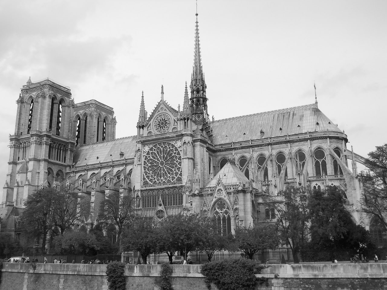 Notre Dame de Paris en noir et blanc